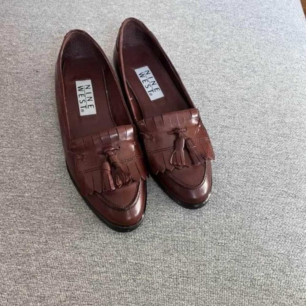Women’s Nine West cognac genuine leather loafer size 5